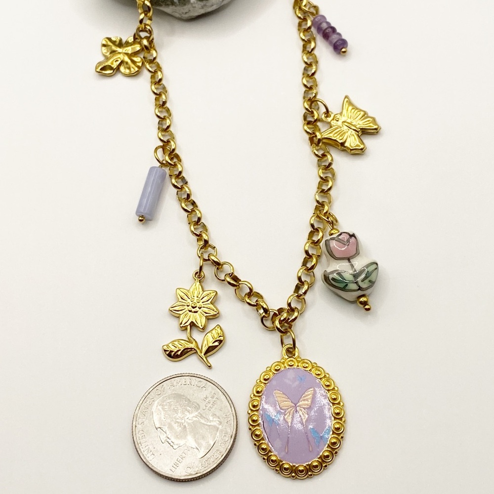 NEW Gold Charm Necklace With Floral Pendant - Picture 4 of 9